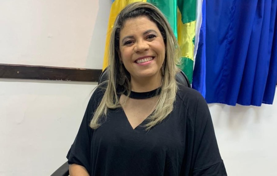 FABIANA PEDE CONTRATAÇÃO DE CAMINHÃO LIMPA FOSSA E RESTAURAÇÃO DA PASSARELA DA VILA NOVA